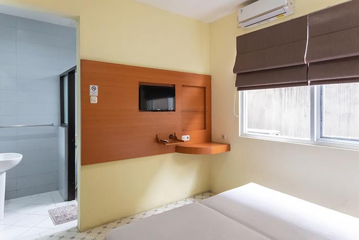 W3 - Standard Twin Daily - Family Guest House Kupang Baru at Twospaces
