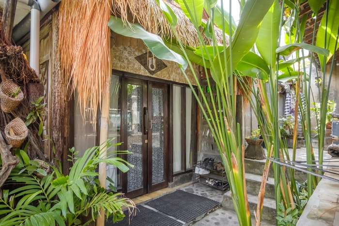 W6 - Bed In 6 Bed Mixed Dormitory AC - Wave And Chill House at Twospaces