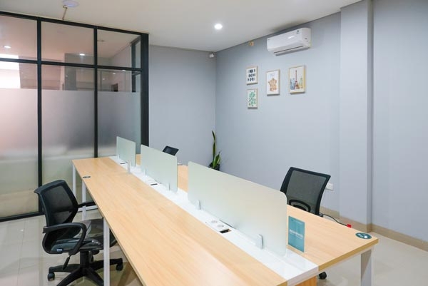 a - Shared Desk - Kebon Jeruk Intercon at Twospaces