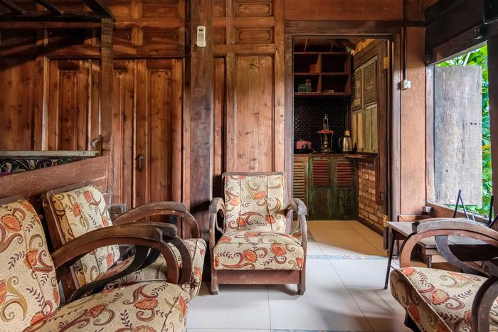 ARB6 - Family Room - Bunga Desa at Twospaces