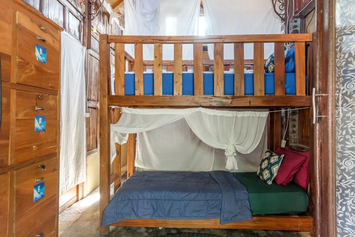 W2 - Bed In 6 Bed Mixed Dormitory AC - Wave And Chill House at Twospaces