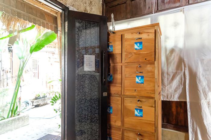 W4 - Bed In 6 Bed Mixed Dormitory AC - Wave And Chill House at Twospaces