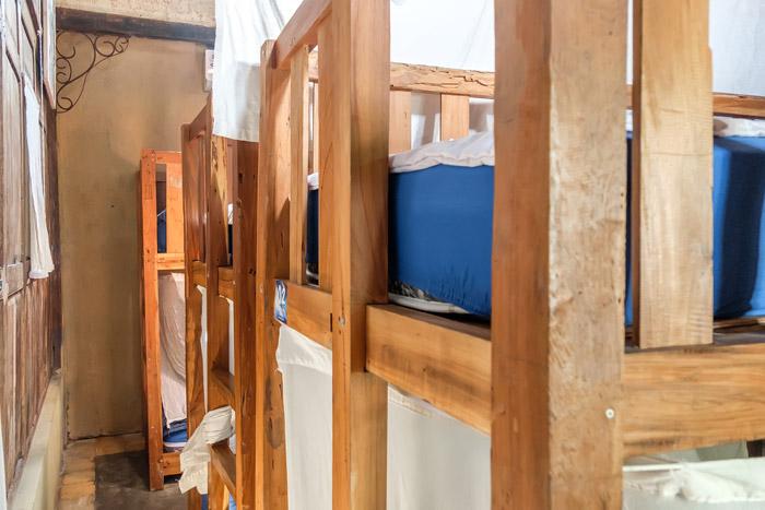 W5 - Bed In 6 Bed Mixed Dormitory AC - Wave And Chill House at Twospaces
