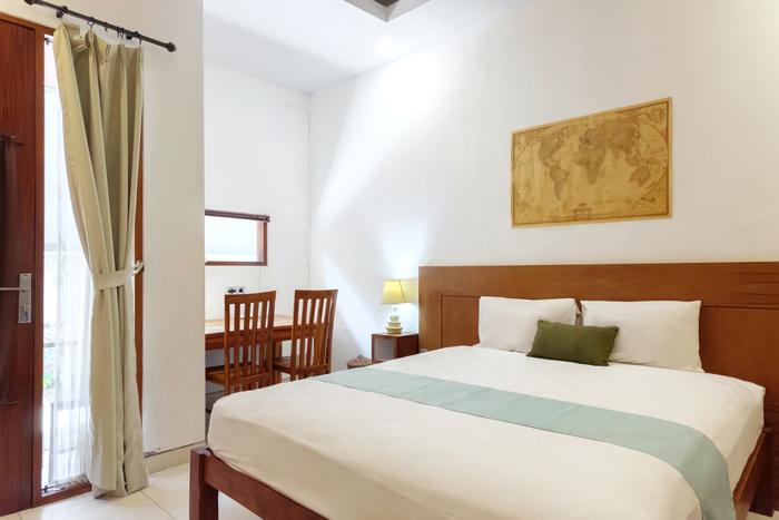 w3 - Superior Double Room Monthly - Saren Guest House Bali at Twospaces