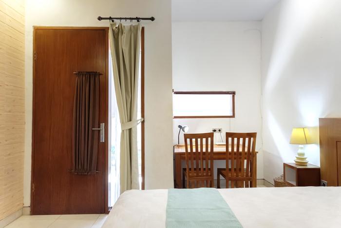 w5 - Superior Double Room Monthly - Saren Guest House Bali at Twospaces