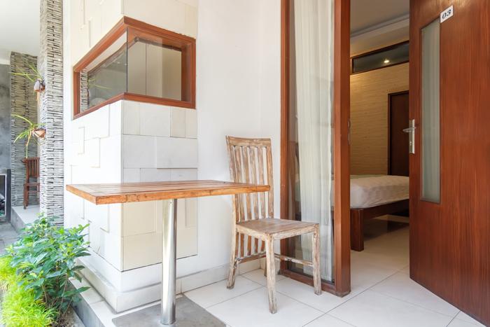 w10 - Superior Double Room Monthly - Saren Guest House Bali at Twospaces