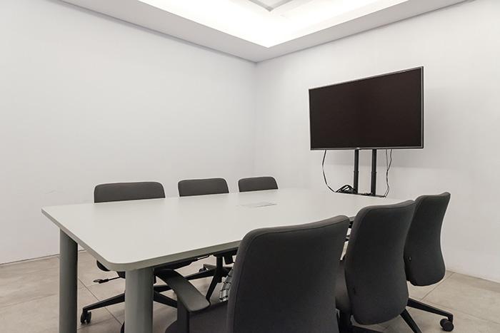 w2 - Meeting Room - Worktren Alam Sutera at Twospaces