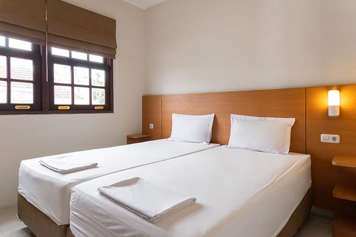W1 - Standard Double Daily - Family Guest House Kupang Baru at Twospaces