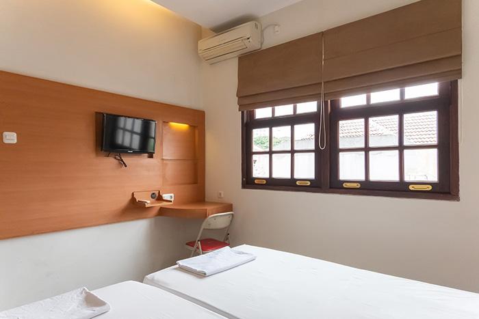 W3 - Standard Double Daily - Family Guest House Kupang Baru at Twospaces