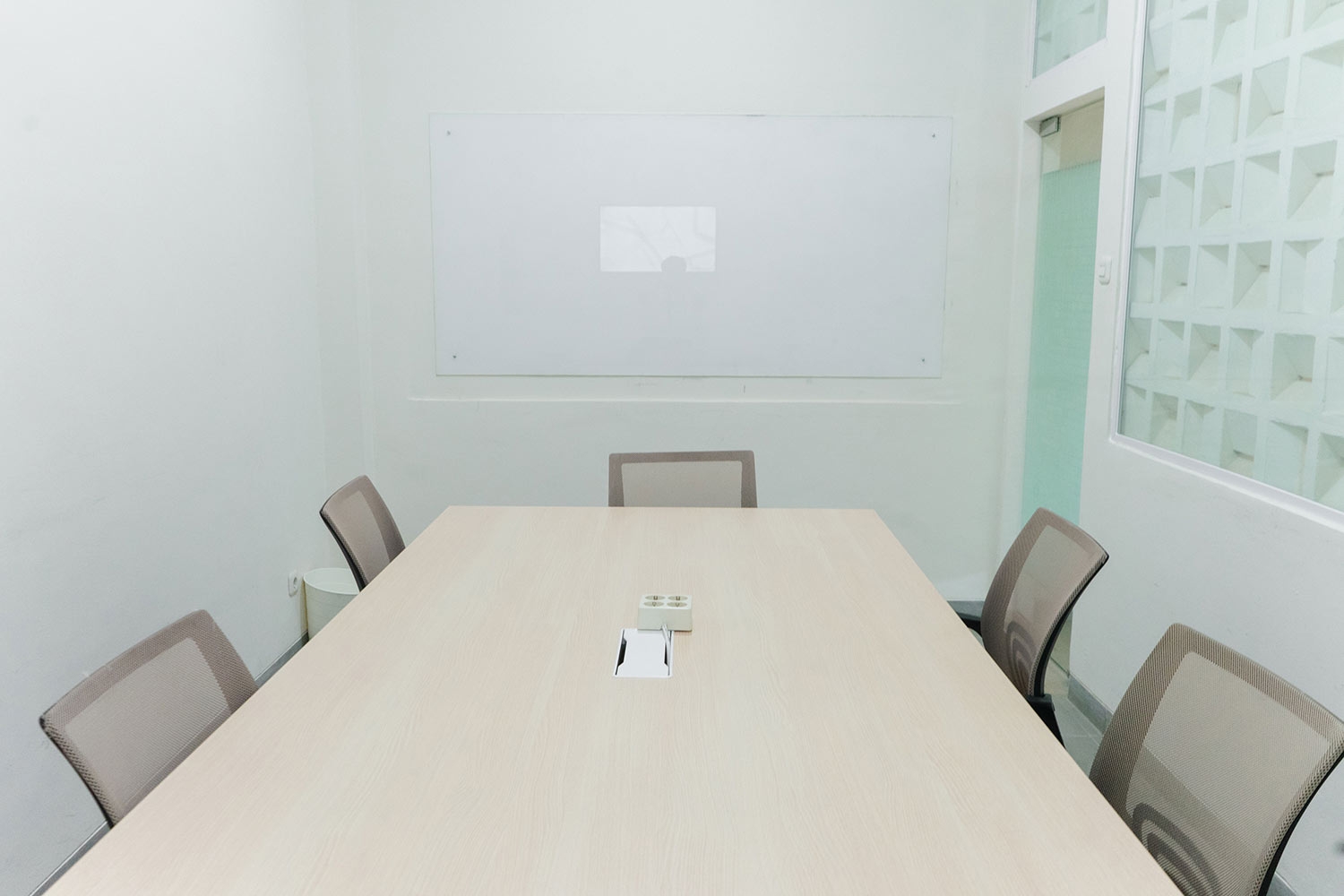 cov - Meeting Room - Social Hub at Twospaces